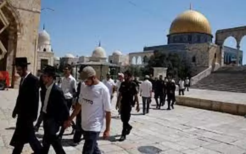 مستوطنون يقتحمون المسجد الأقصى