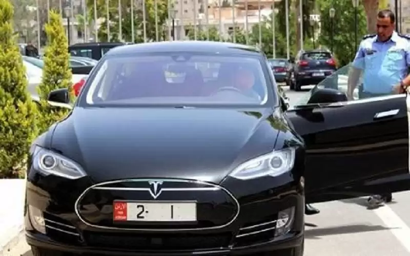 سيارة جديدة لأمين عام وزارة الاستثمار