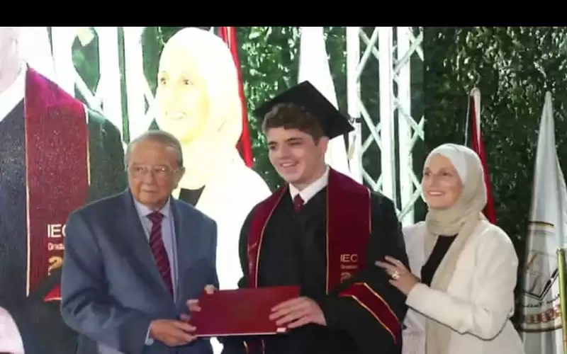 تهنئة لليث ذياب بتخرجه من الكلية