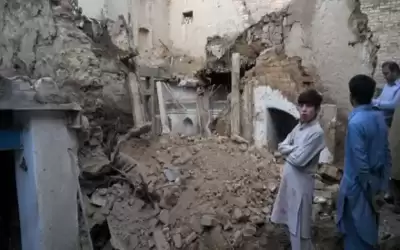 زلزال عنيف يضرب أفغانستان ويخلف مئات