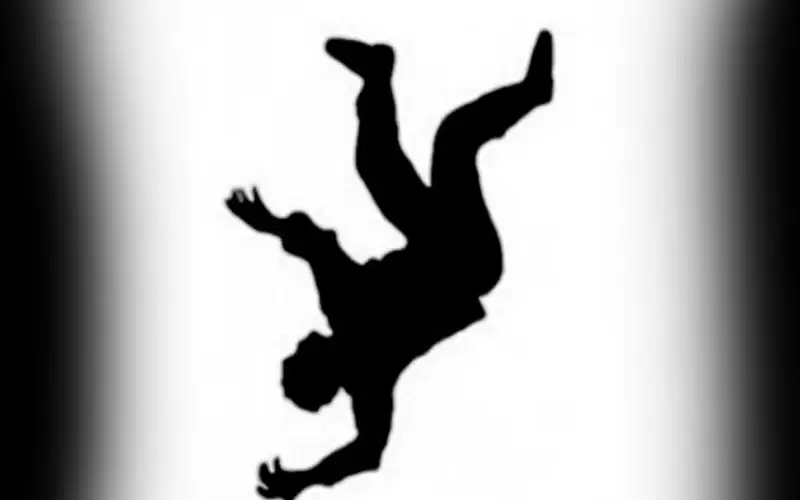 وفاة ثمانيني سقط من شرفة منزله