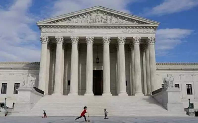 المحكمة العليا الأمريكية تلغي حق المرأة