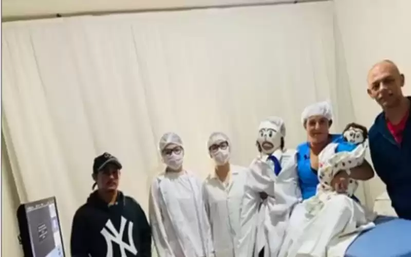 برازيلية تتزوج دمية وتعلن إنجاب طفل