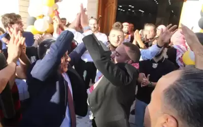 بالصور.. الزميل حكمت يحتفل بتخريج نجله