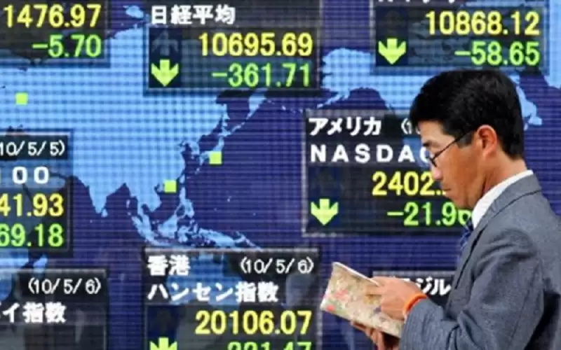 الأسهم اليابانية تتراجع والين يسجل أدنى