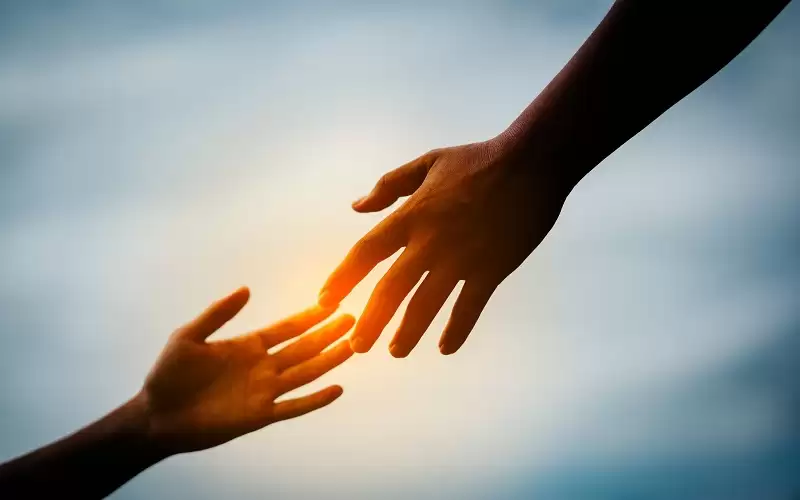 أردني يستنجد المارة: مكسور علينا أجار