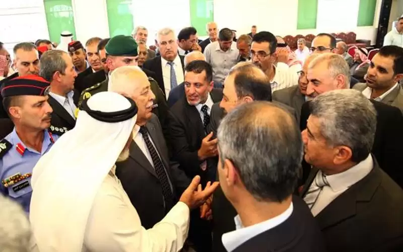 العيسوي ينقل تعازي الملك إلى ذوي