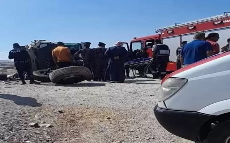 اصابة 3 اشخاص بتدهور ضاغطة نفايات