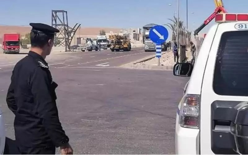 ضبط مركبة شحن محملة بـ20 راكبا