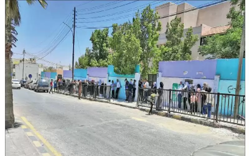 مادبا.. شكاوى من تجمهر أولياء الأمور