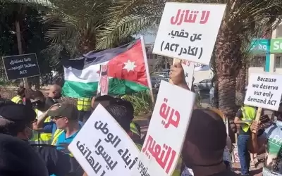 عمال موانئ العقبة يواصلون اضرابهم
