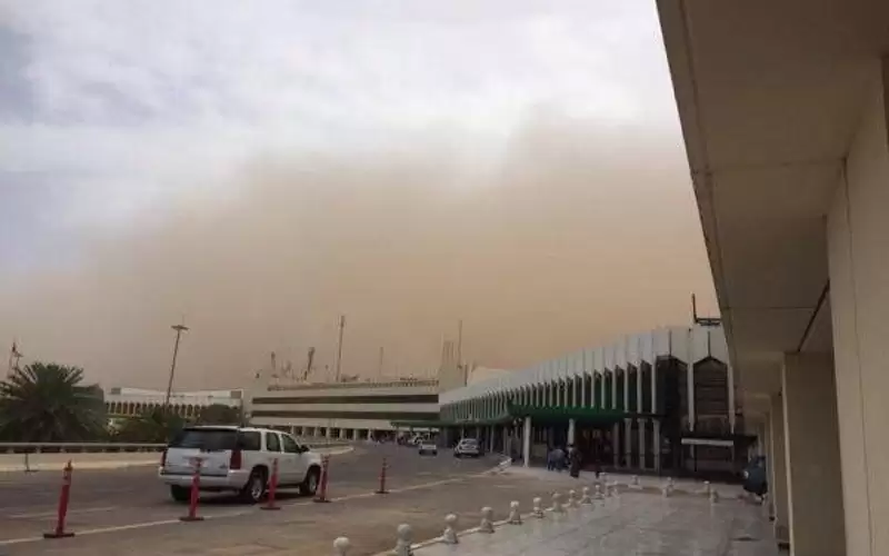 مطار بغداد يوقف رحلاته بسبب الغبار