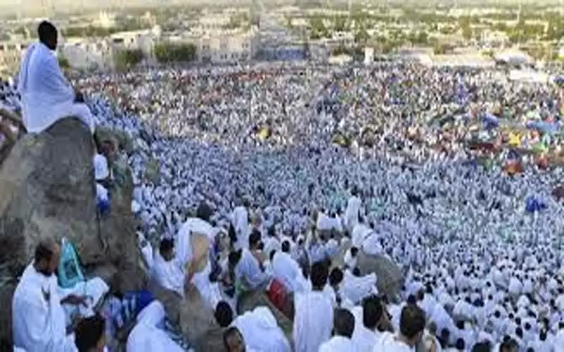 الحجاج يتوجهون لمنى لقضاء يوم التروية