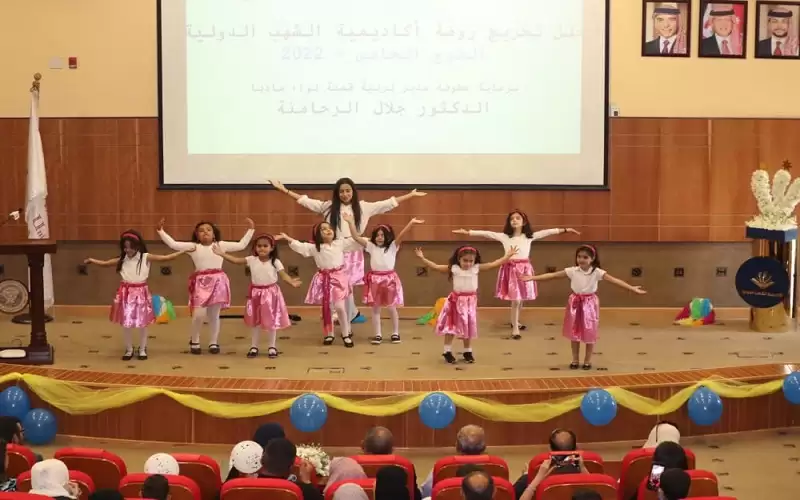 بالصور.. أكاديمية الشهب الدولية تحتفل بتخريج