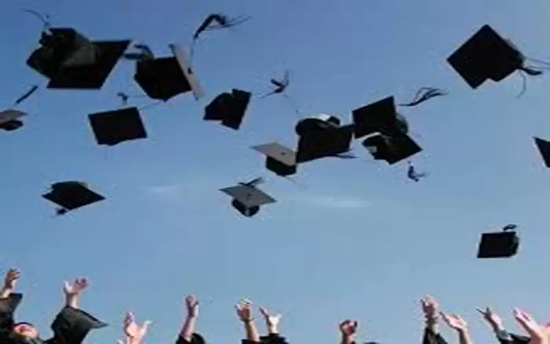 الزميل غازي العوايدة يهنئ نسيبه عارف