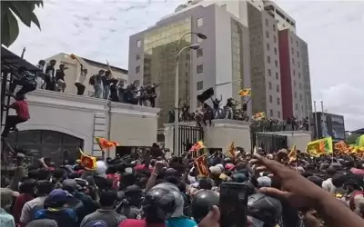 رئيس الوزراء السريلانكي يدعو إلى اجتماع