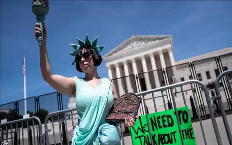 بايدن يدرس إعلان طوارئ صحية لحماية