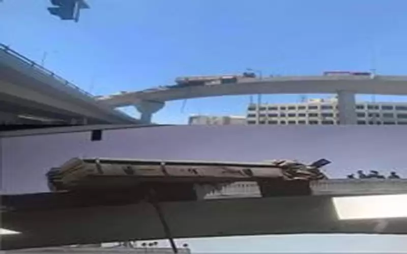 تدهور صهريج نضح على جسر المدينة