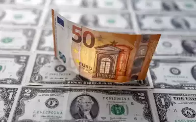 اليورو يبلغ مستوى التكافؤ مع الدولار