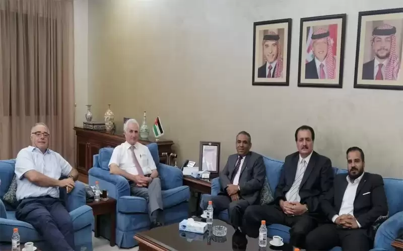 وزير التربية يعتمد (علوم الأرض والبيئة)