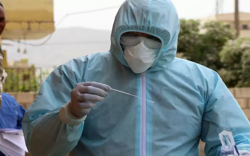 لصان ينتحلان وظيفة التقصي الوبائي لسرقة