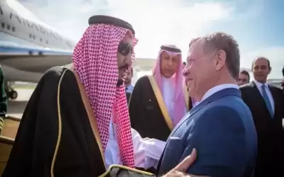 الملك يبحث مع خادم الحرمين الشريفين