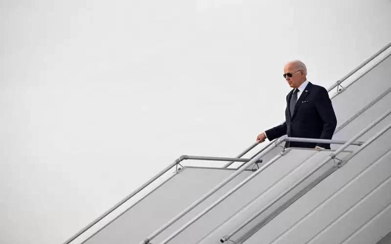 بايدن يصل للسعودية على متن الرحلة