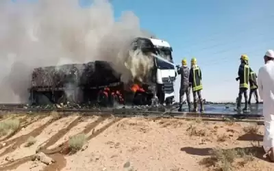 حريق شاحنة مشروبات غازية على طريق