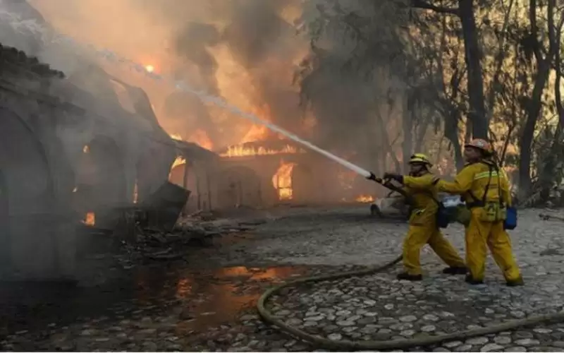 إخلاء آلاف السكان من منازلهم بسبب