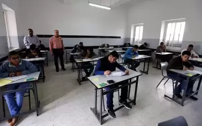 طلبة التوجيهي يتقدمون لامتحان اللغة الإنجليزية