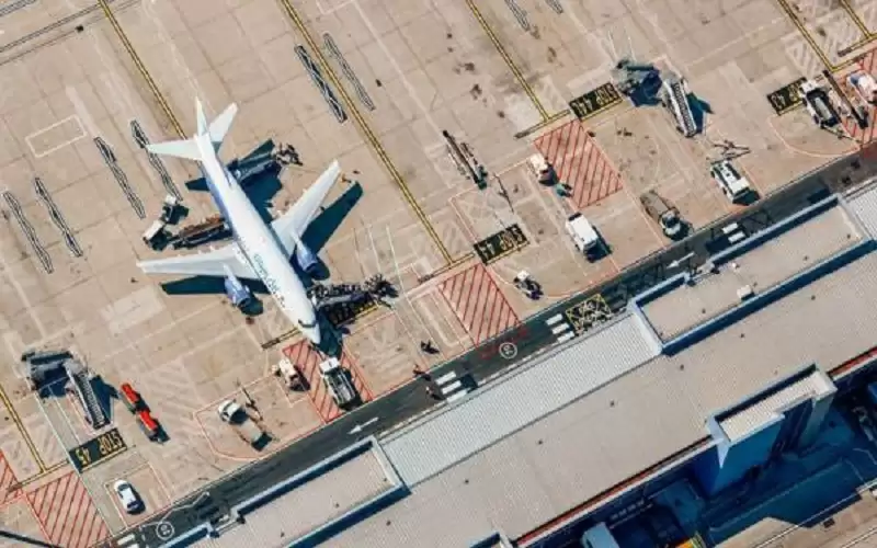 بريطانيا .. تعليق الرحلات الجوية في