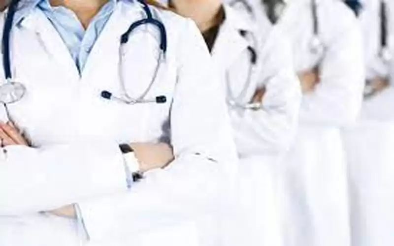 الأطباء المؤهلون من حملة الشهادات العليا