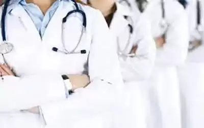 الأطباء المؤهلون من حملة الشهادات العليا