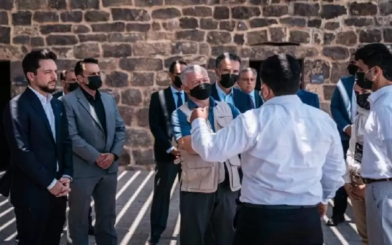 الملك يزور موقع أم الجمال الأثري