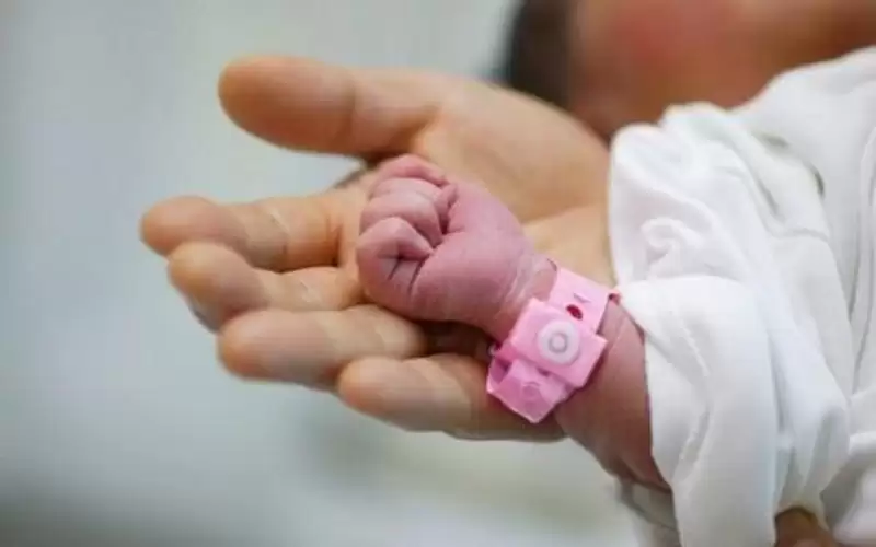 العثور على طفلة حديثة ولادة ملقاه