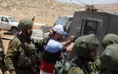 اسرائيل تقتحم مناطق بالضفة وتعتقل 14