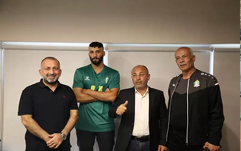 الفلسطيني القنبر يوقع للوحدات