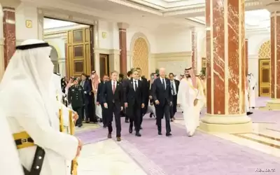 حمراء لترامب وبنفسجية لبايدن .. لماذا