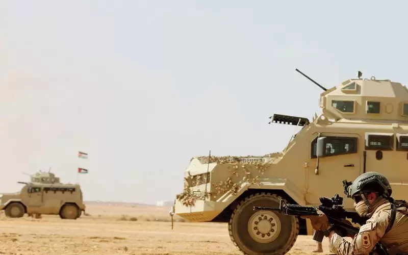 الجيش يحبط تهريب أسلحة وذخيرة من