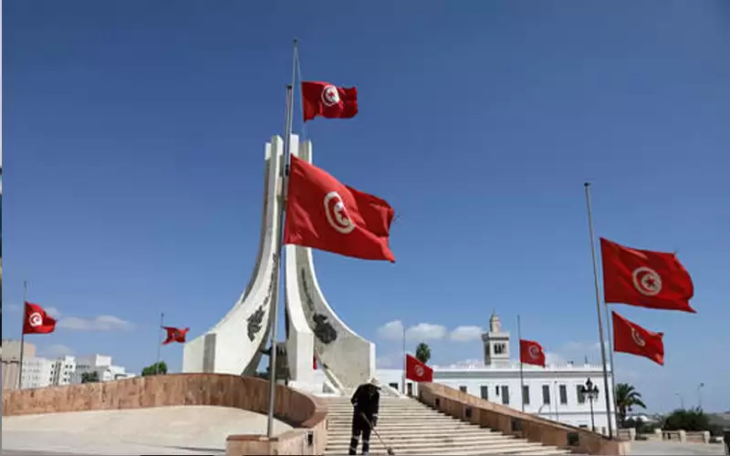 التونسيون يصوتون على مشروع الدستور الجديد