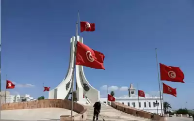 التونسيون يصوتون على مشروع الدستور الجديد