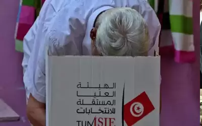 التونسيون يوافقون على مشروع الدستور