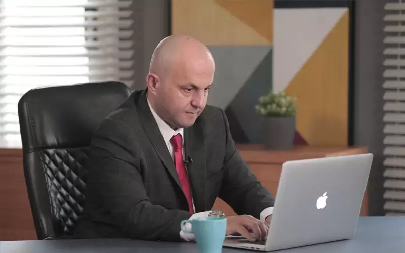 رجل أعمال يتحدث للشعب الأردني ويشكر