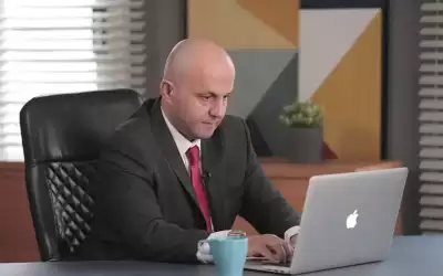 رجل أعمال يتحدث للشعب الأردني ويشكر