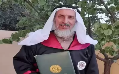 الشبلي إمام مسجد يحصد البكالوريوس بعد