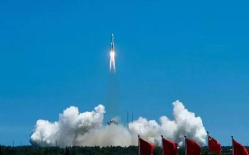 مركز الفلك الدولي: السبت موعد سقوط