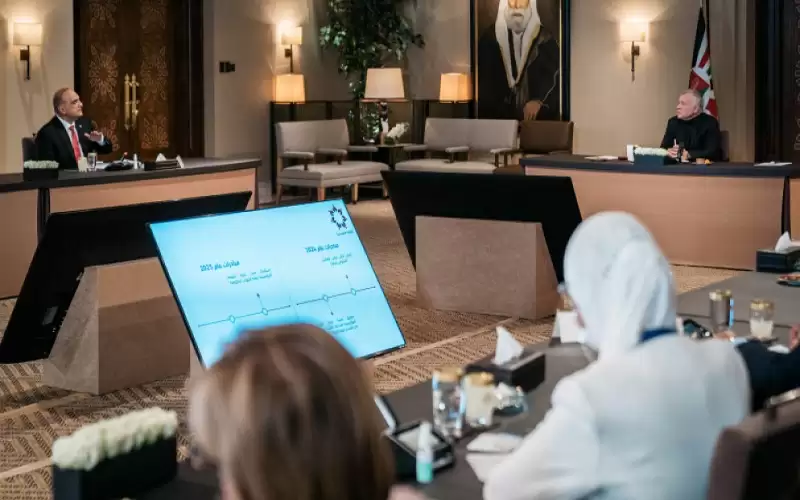 الملك: الهدف النهائي من تحديث القطاع