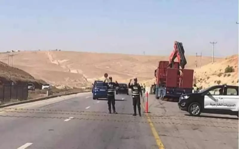 ضبط مركبة شحن محملة بـ23 راكبا