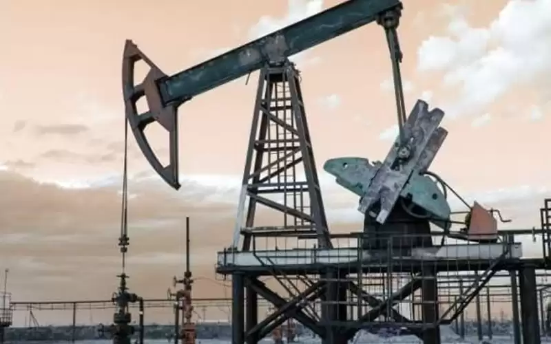 النفط يهبط لمستويات ما قبل الحرب