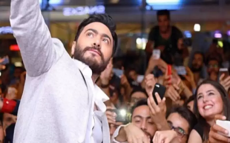 تامر حسني يتعرض لحادث سير على